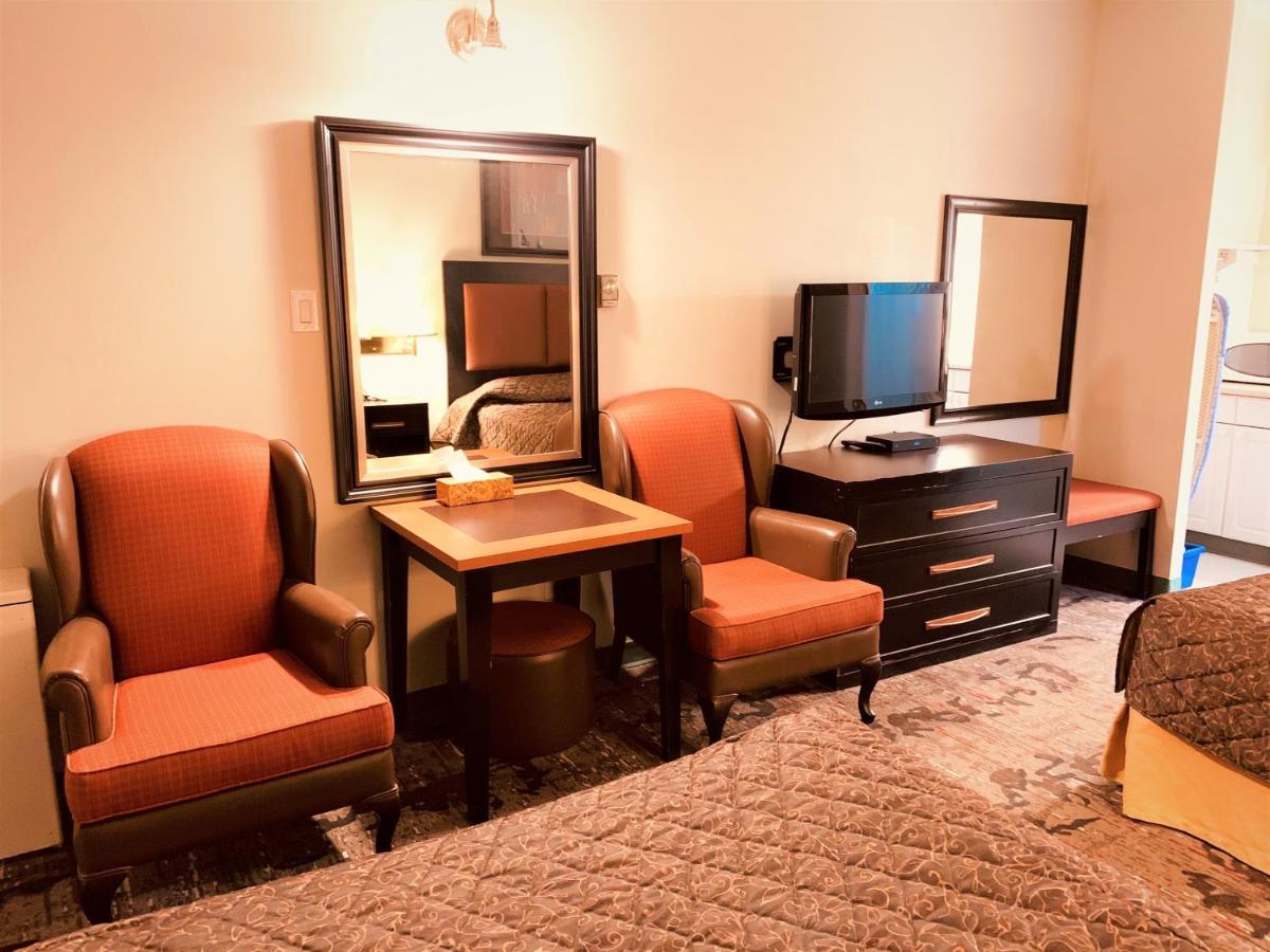 Red Carpet Inn & Suites YYC Exteriör bild