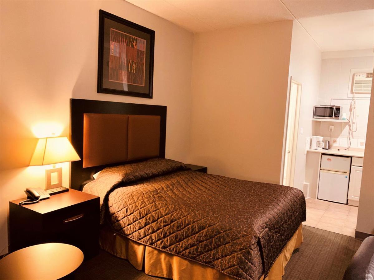 Red Carpet Inn & Suites YYC Exteriör bild