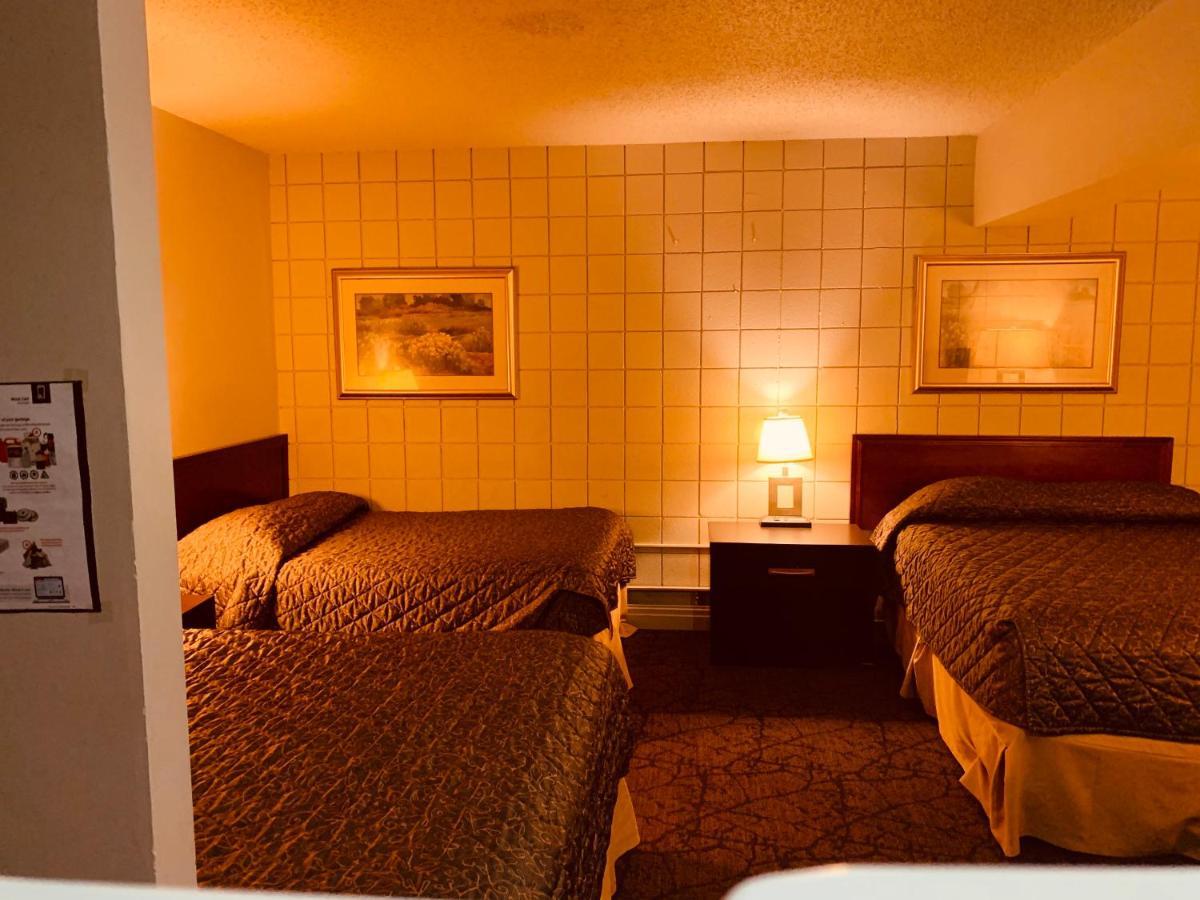 Red Carpet Inn & Suites YYC Exteriör bild
