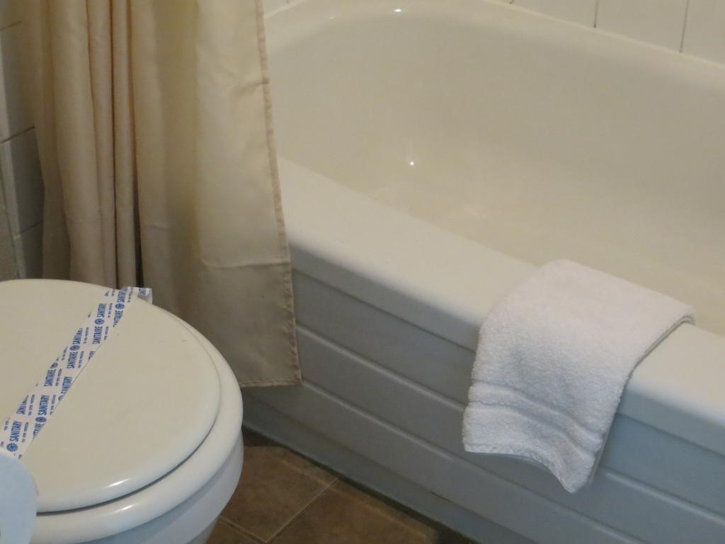 Red Carpet Inn & Suites YYC Rum bild